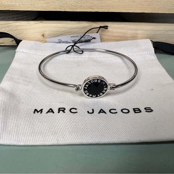 Marc by Marc Jacobs Silver Thin Bangle with Black Logo Disc - Picture 1 of 5